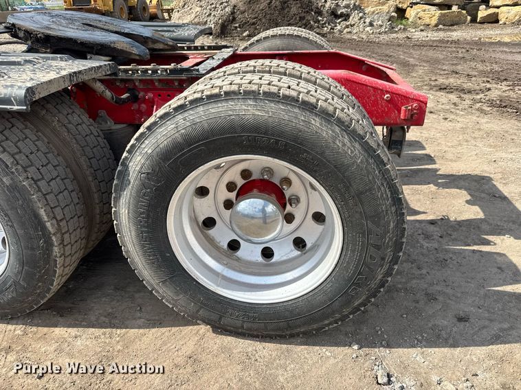 image for item EQ1499 2013 Mack CXU613 semi truck