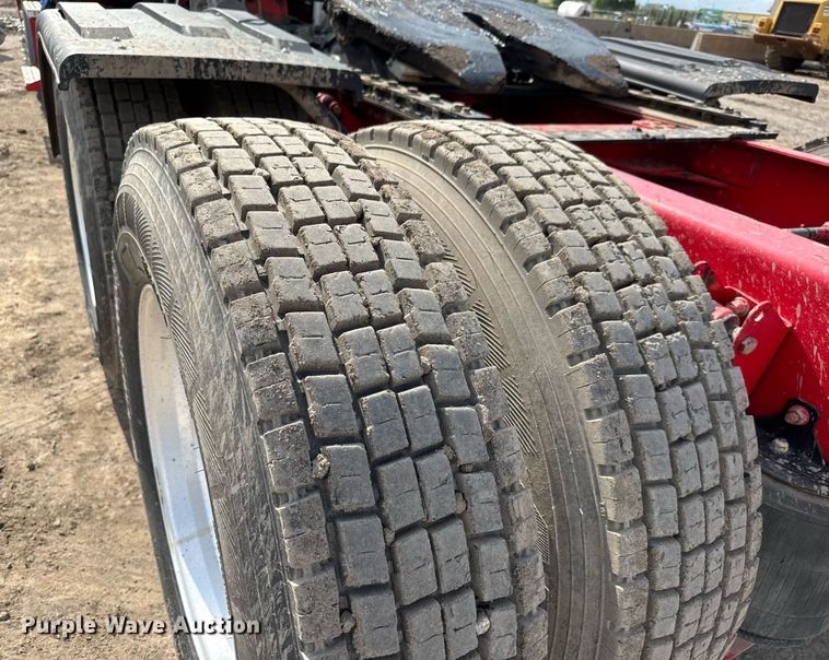 image for item EQ1499 2013 Mack CXU613 semi truck