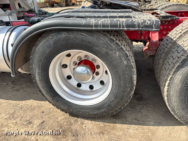 image for item EQ1499 2013 Mack CXU613 semi truck