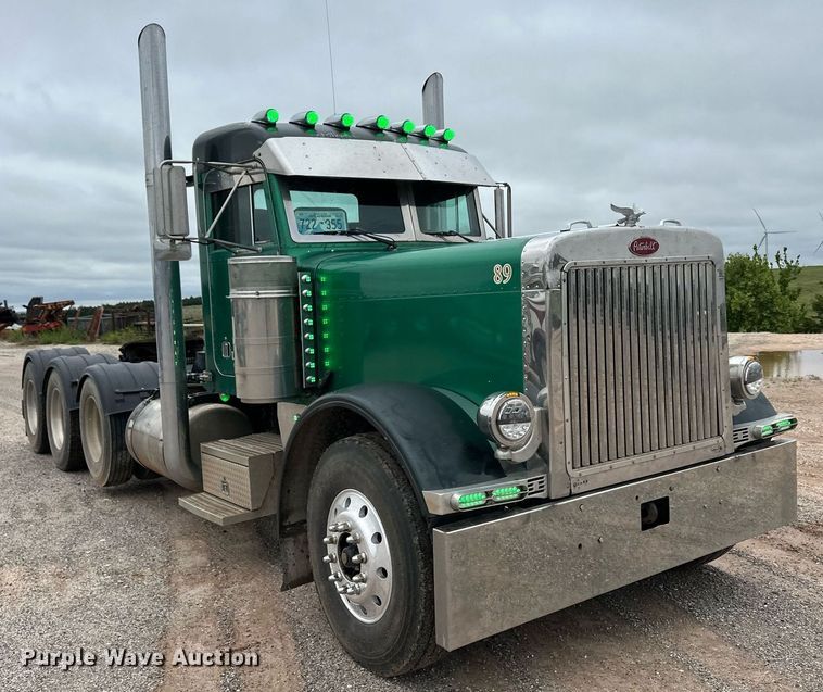 image for item EQ4725 2000 Peterbilt 379 semi truck