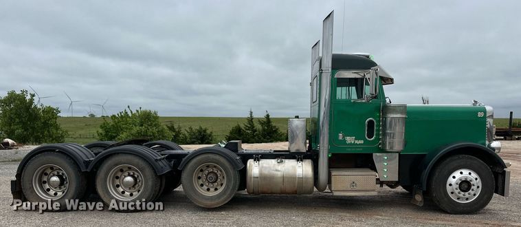 image for item EQ4725 2000 Peterbilt 379 semi truck