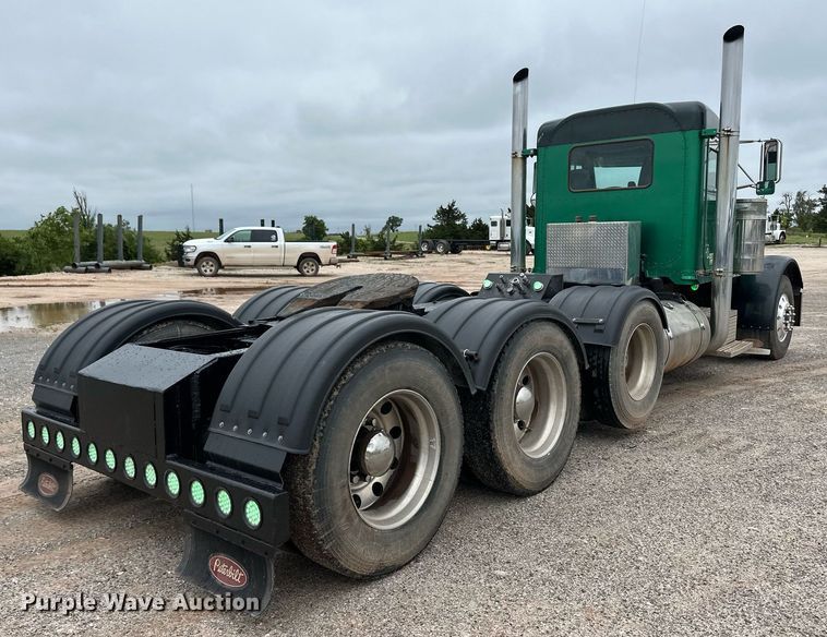 image for item EQ4725 2000 Peterbilt 379 semi truck