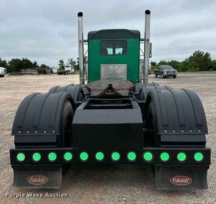 image for item EQ4725 2000 Peterbilt 379 semi truck