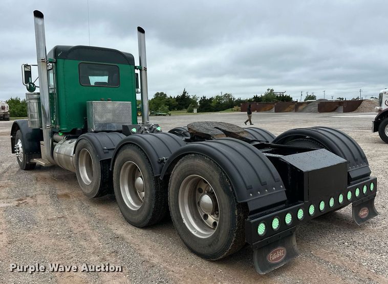 image for item EQ4725 2000 Peterbilt 379 semi truck