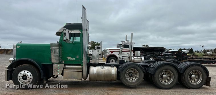 image for item EQ4725 2000 Peterbilt 379 semi truck
