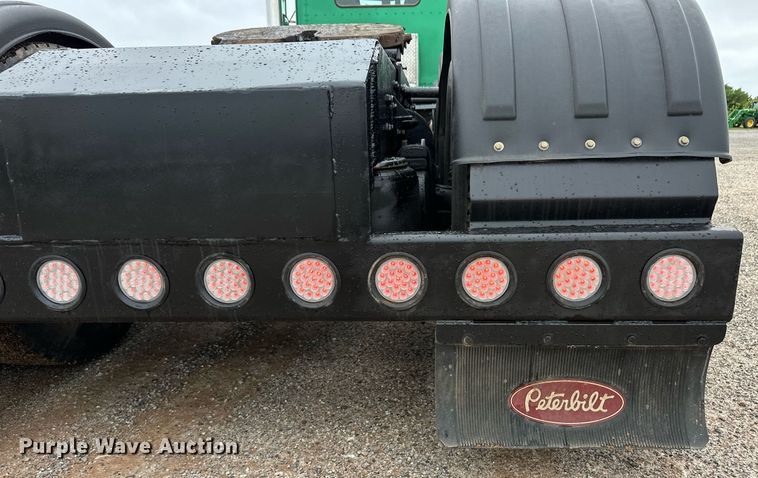 image for item EQ4725 2000 Peterbilt 379 semi truck
