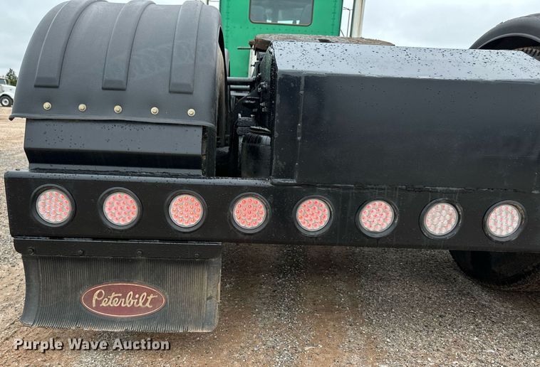 image for item EQ4725 2000 Peterbilt 379 semi truck