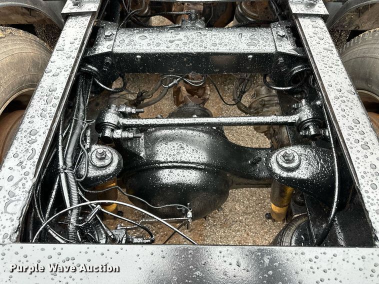 image for item EQ4725 2000 Peterbilt 379 semi truck