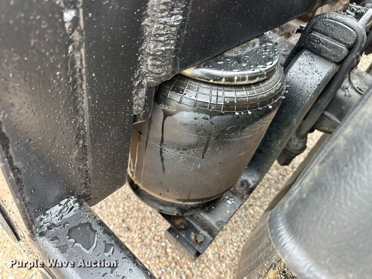 image for item EQ4725 2000 Peterbilt 379 semi truck