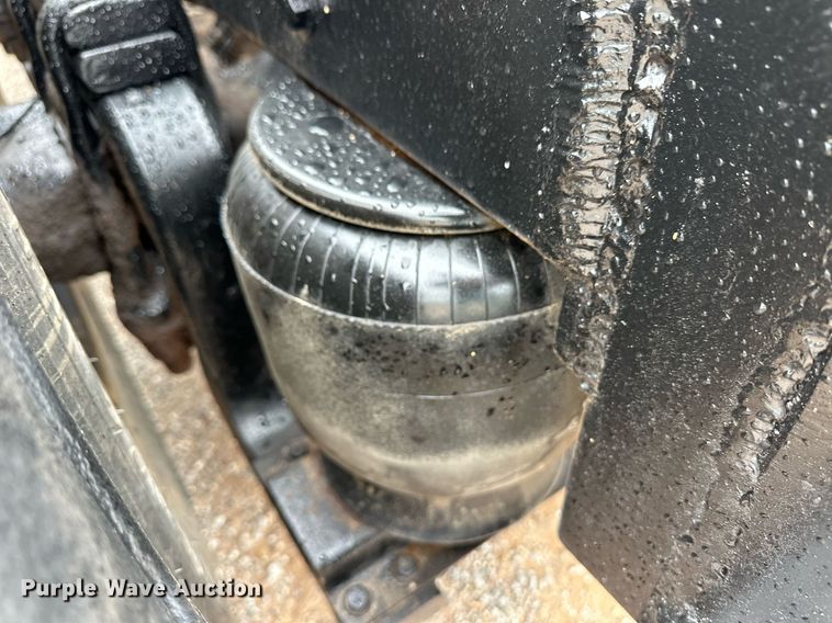 image for item EQ4725 2000 Peterbilt 379 semi truck