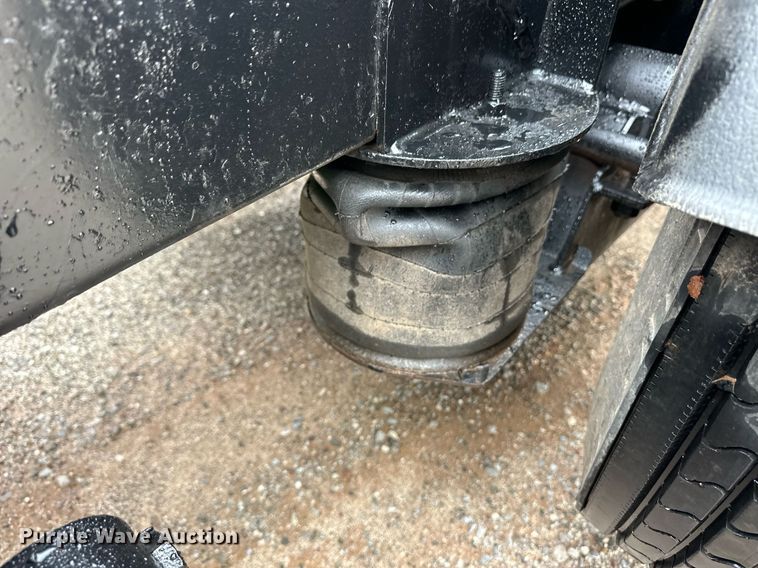 image for item EQ4725 2000 Peterbilt 379 semi truck