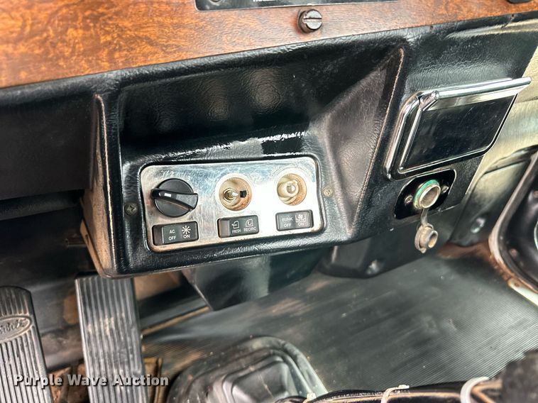 image for item EQ4725 2000 Peterbilt 379 semi truck