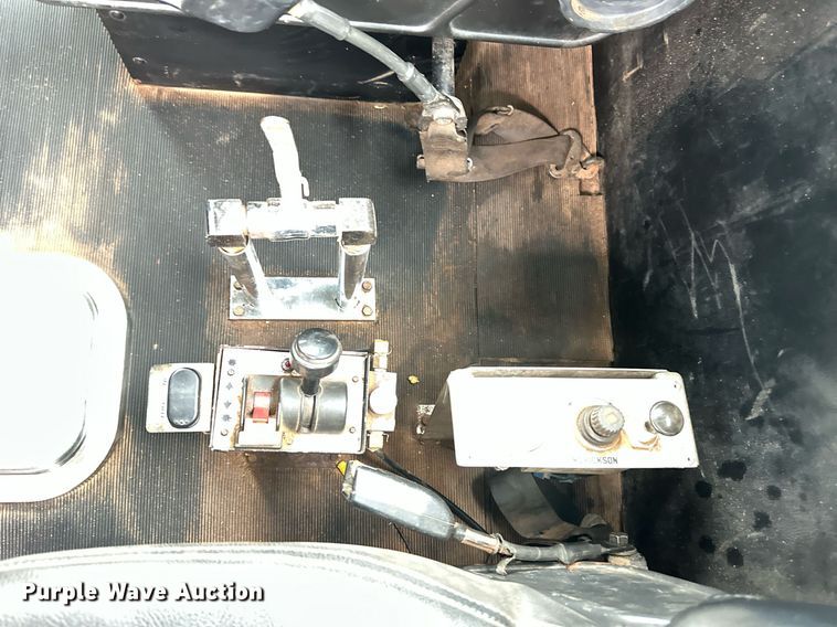 image for item EQ4725 2000 Peterbilt 379 semi truck