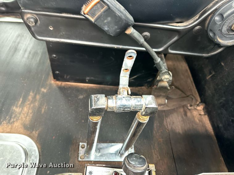 image for item EQ4725 2000 Peterbilt 379 semi truck