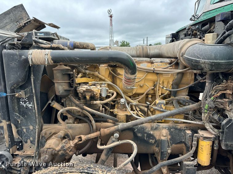 image for item EQ4725 2000 Peterbilt 379 semi truck