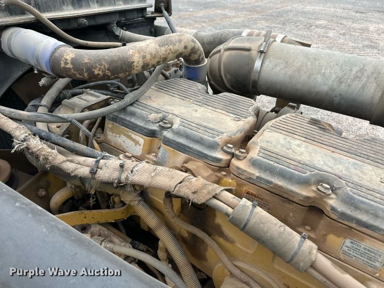 image for item EQ4725 2000 Peterbilt 379 semi truck