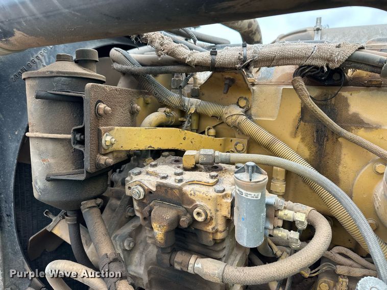 image for item EQ4725 2000 Peterbilt 379 semi truck