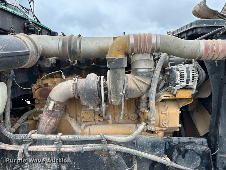 image for item EQ4725 2000 Peterbilt 379 semi truck