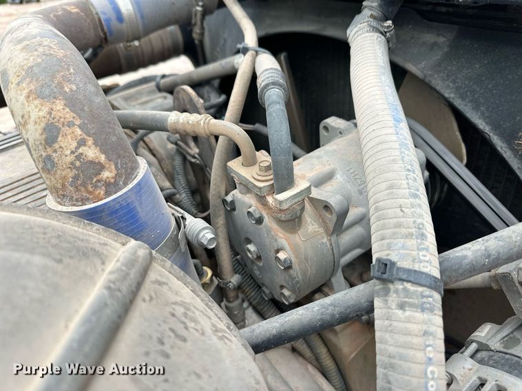 image for item EQ4725 2000 Peterbilt 379 semi truck