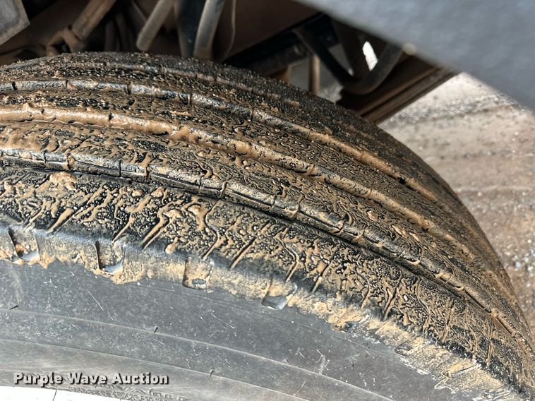 image for item EQ4725 2000 Peterbilt 379 semi truck