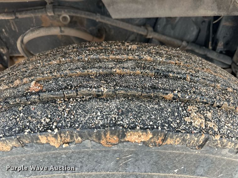 image for item EQ4725 2000 Peterbilt 379 semi truck