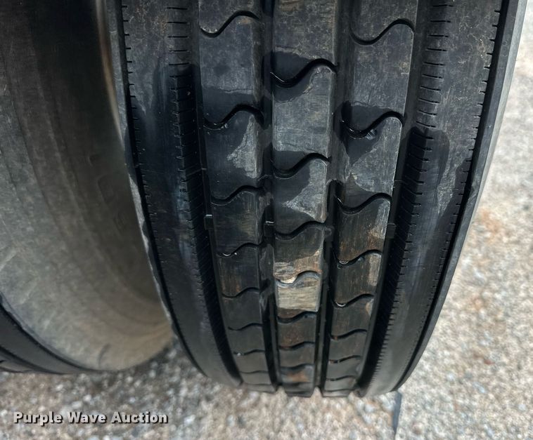 image for item EQ4725 2000 Peterbilt 379 semi truck