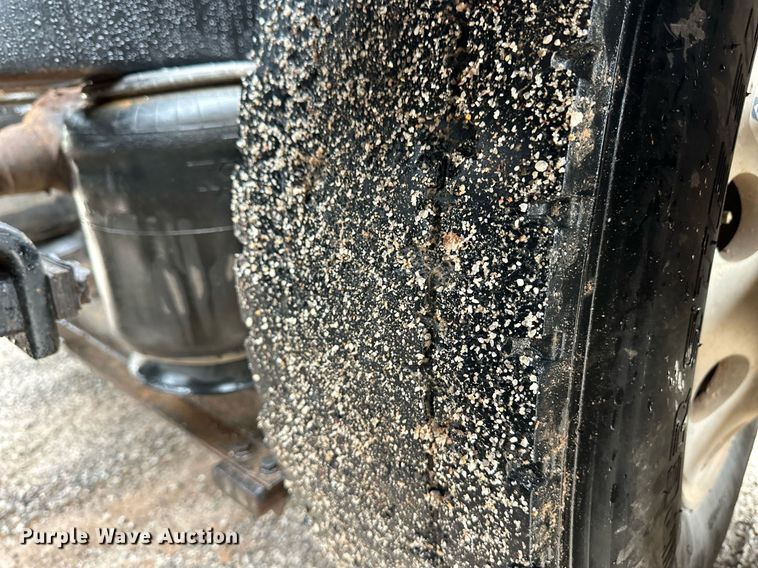 image for item EQ4725 2000 Peterbilt 379 semi truck