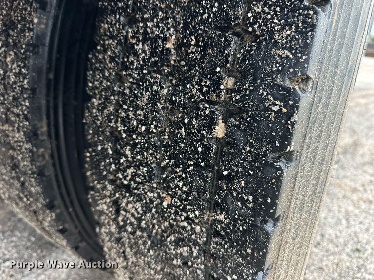 image for item EQ4725 2000 Peterbilt 379 semi truck