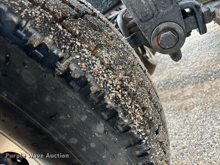 image for item EQ4725 2000 Peterbilt 379 semi truck