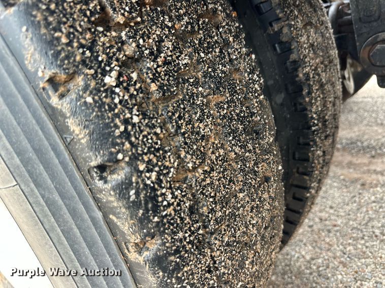 image for item EQ4725 2000 Peterbilt 379 semi truck