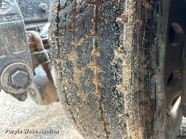 image for item EQ4725 2000 Peterbilt 379 semi truck