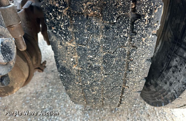 image for item EQ4725 2000 Peterbilt 379 semi truck