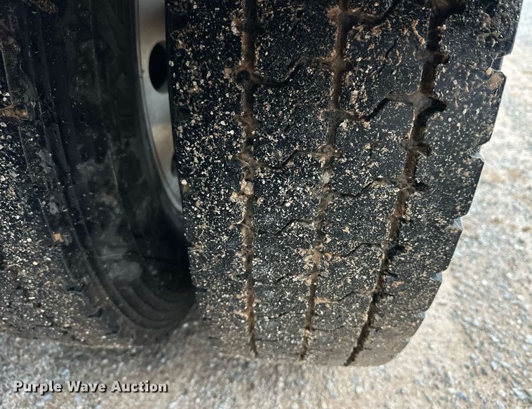 image for item EQ4725 2000 Peterbilt 379 semi truck