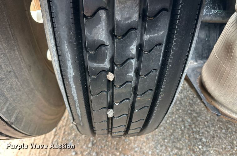 image for item EQ4725 2000 Peterbilt 379 semi truck