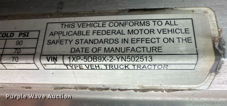 image for item EQ4725 2000 Peterbilt 379 semi truck