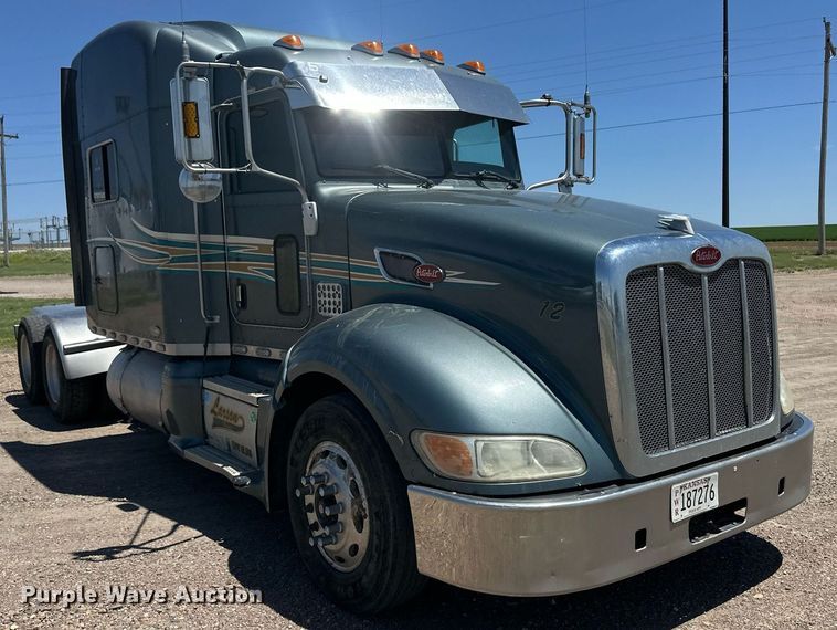 2010 Peterbilt 386 semi truck in Garden City, KS | Item