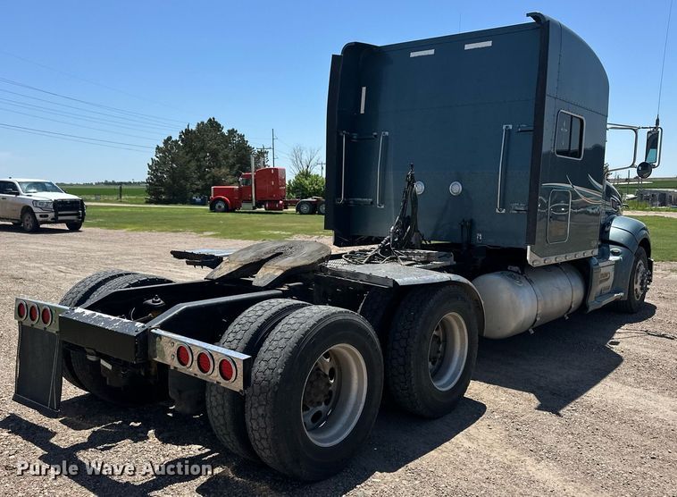 image for item EQ4751 2010 Peterbilt 386 semi truck