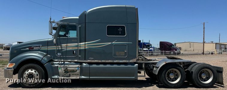 image for item EQ4751 2010 Peterbilt 386 semi truck