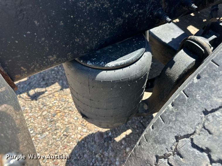 image for item EQ4751 2010 Peterbilt 386 semi truck