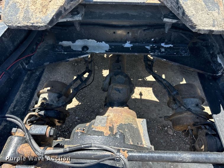 image for item EQ4751 2010 Peterbilt 386 semi truck