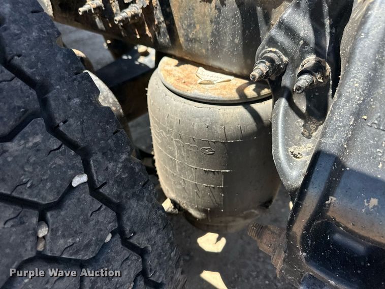 image for item EQ4751 2010 Peterbilt 386 semi truck