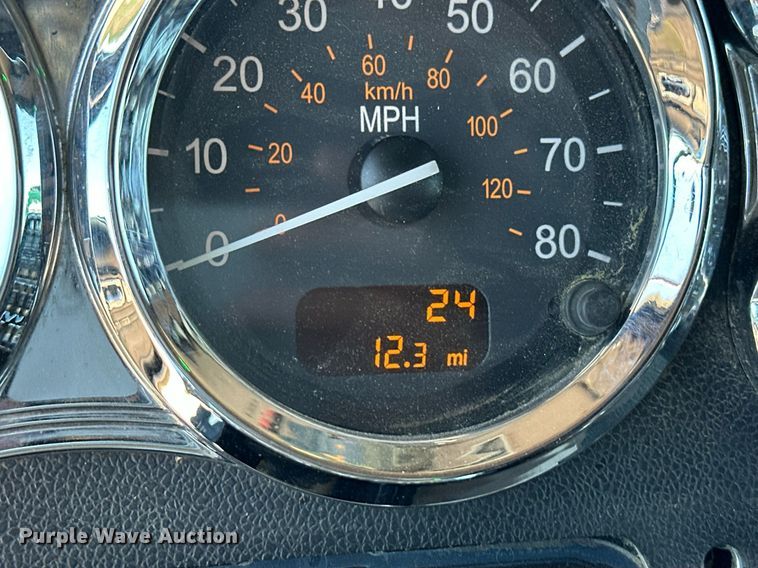 image for item EQ4751 2010 Peterbilt 386 semi truck