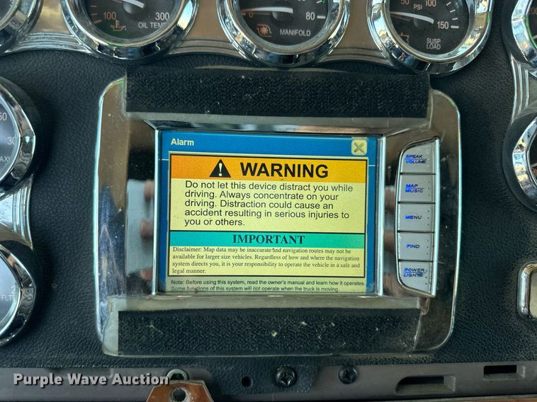 image for item EQ4751 2010 Peterbilt 386 semi truck