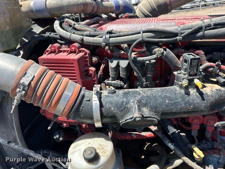 image for item EQ4751 2010 Peterbilt 386 semi truck