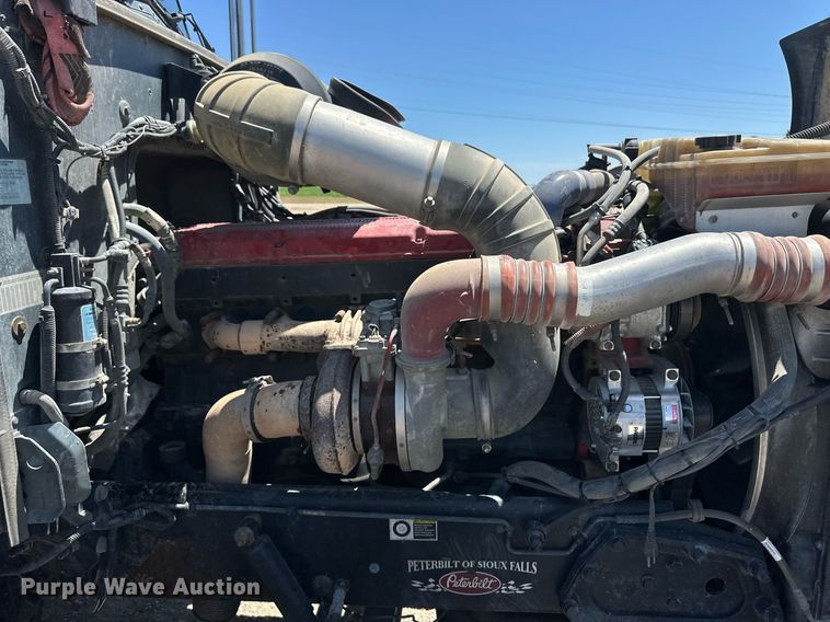 image for item EQ4751 2010 Peterbilt 386 semi truck