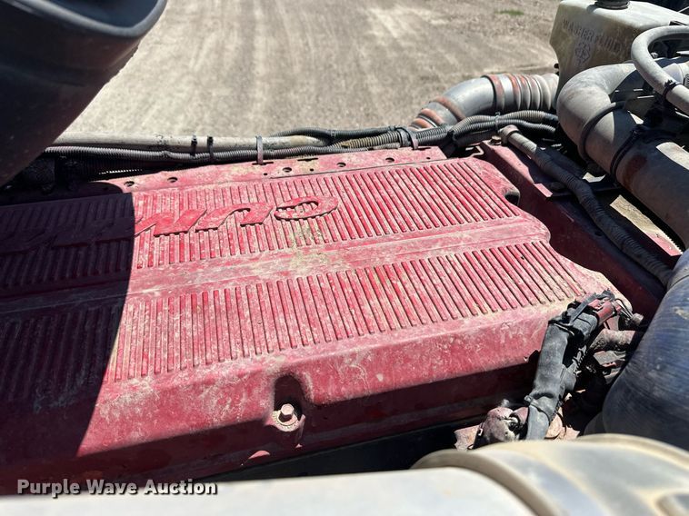 image for item EQ4751 2010 Peterbilt 386 semi truck