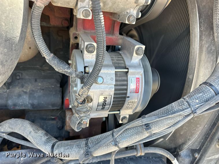 image for item EQ4751 2010 Peterbilt 386 semi truck