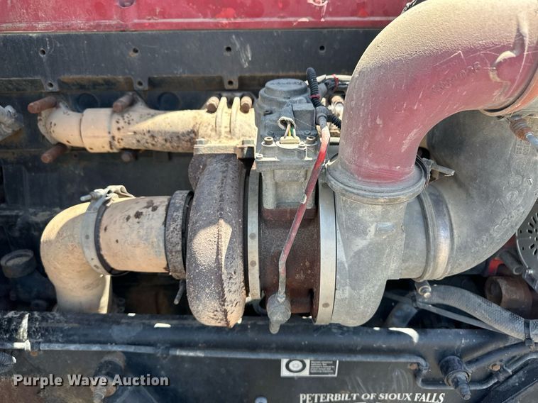 image for item EQ4751 2010 Peterbilt 386 semi truck