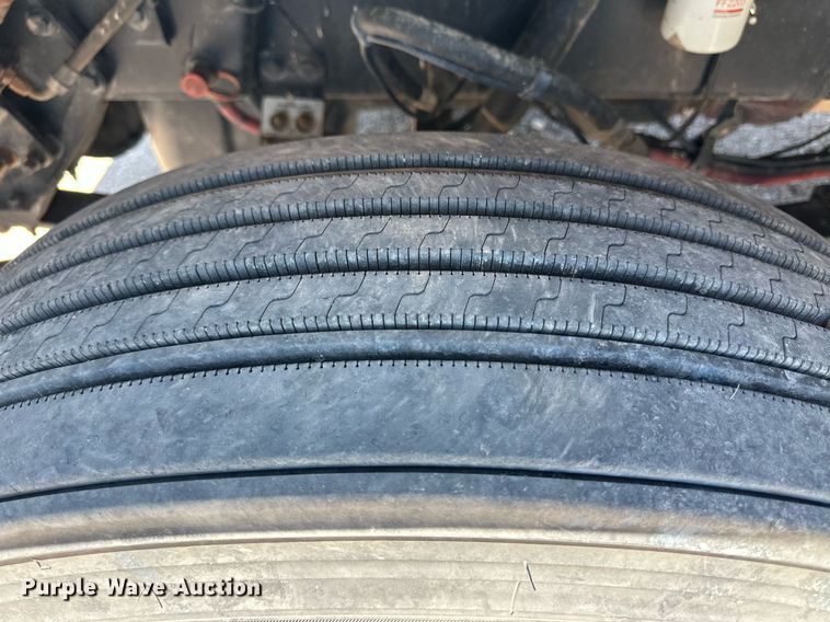 image for item EQ4751 2010 Peterbilt 386 semi truck