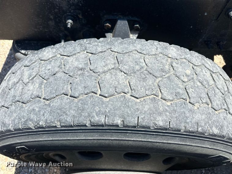 image for item EQ4751 2010 Peterbilt 386 semi truck